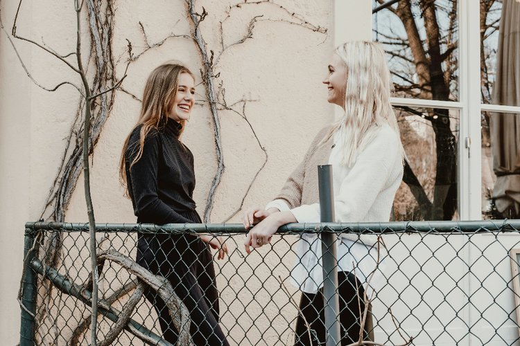 আপনি যখন অন্যকে পূর্ণ সুযোগ দেন, তখন তা আপনার নেতৃত্বের গুণাবলী প্রকাশ করে। তখন মানুষ অবচেতনভাবেই আপনাকে শ্রদ্ধা করতে শুরু করে। ছবি: পেক্সেলস