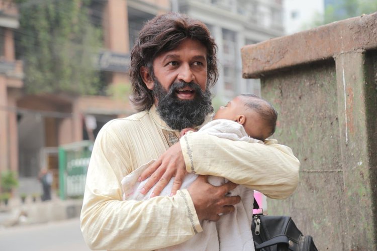 ‘বান্ধব’ সিনেমার দৃশ্যে গাজী রাকায়েত। ছবি: সংগৃহীত