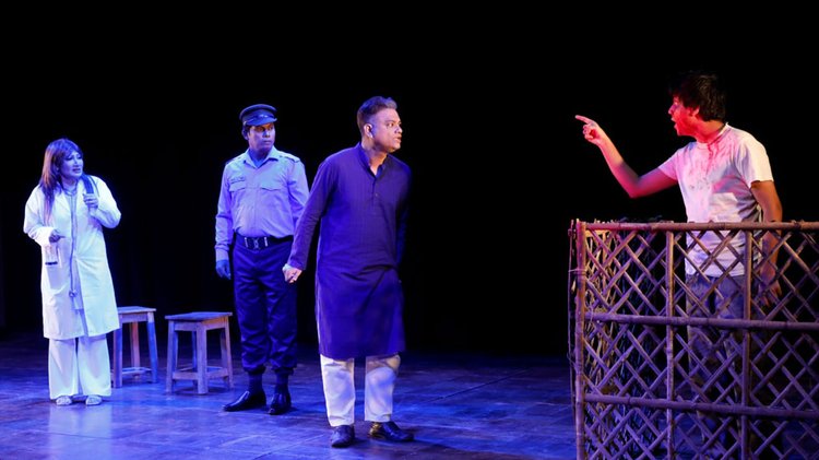 ‘মৃত্যুহীন প্রাণ’ নাটকের দৃশ্য। ছবি: সংগৃহীত