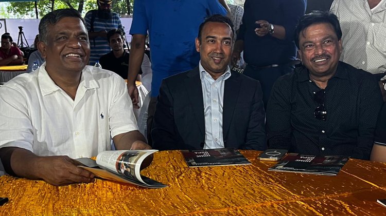 বিএসপিএ’র অনুষ্ঠানে তাবিথ আউয়াল ও ফারুক আহমেদের সঙ্গে আমিনুল ইসলাম বুলবুল। ছবি: আজকের পত্রিকা