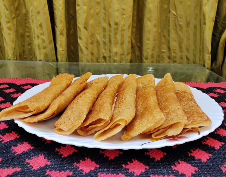 পাটিসাপটা পিঠা। ছবি: স্বপ্না মণ্ডল