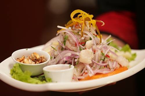 পেরুভিয়ান রন্ধনশৈলীকে তুলে ধরে এমন একটি খাবার সেভিচে। ছবি: ইউনেসকো