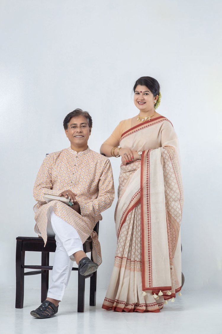 এখন যে আবহাওয়া, তাতে পরিধেয় হিসেবে সুতি কাপড়ই ভালো হবে। ছবি সৌজন্য: রঙ বাংলাদেশ
