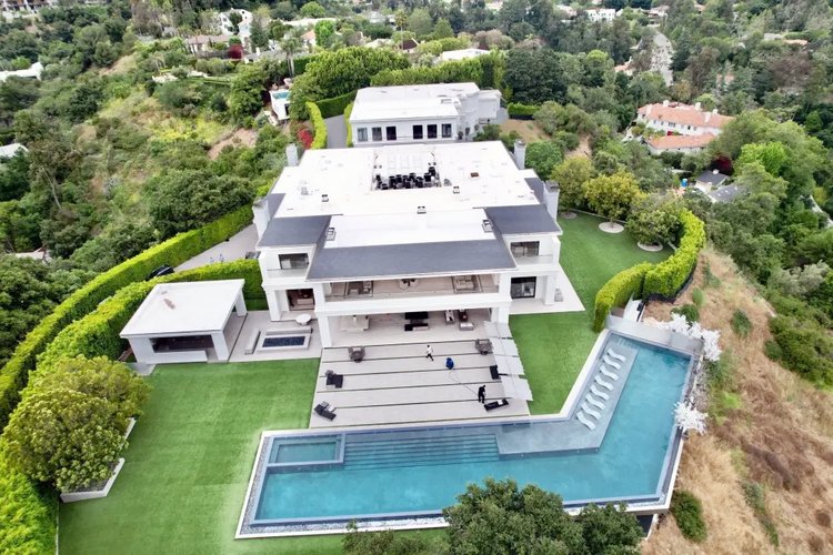 বেন অ্যাফ্লেক ও জেনিফার লোপেজের বেভারলি হিলস ম্যানশন। ছবি: সংগৃহীত