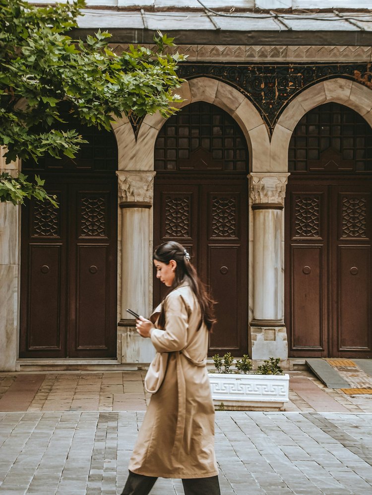 ঘুরতে যাওয়ার আগেই সোশ্যাল মিডিয়ার বিভিন্ন ট্রাভেল গ্রুপে আপনার পরিকল্পনার কথা জানাতে পারেন। ছবি: পেক্সেলস