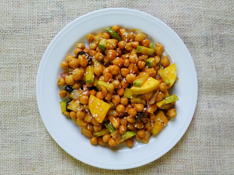 মসলাদার কাবলি সালাদ। ছবি: আলভী রহমান শোভন