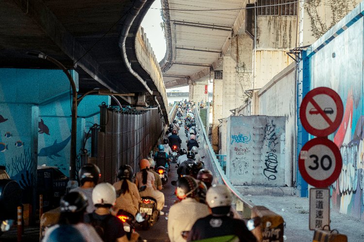 ভারতে হেঁটে ঘোরার ক্ষেত্রে মুম্বাই ও আহমেদাবাদ শহর তীব্র প্রতিকূলতা সৃষ্টি করে। ছবি: পেক্সেলস