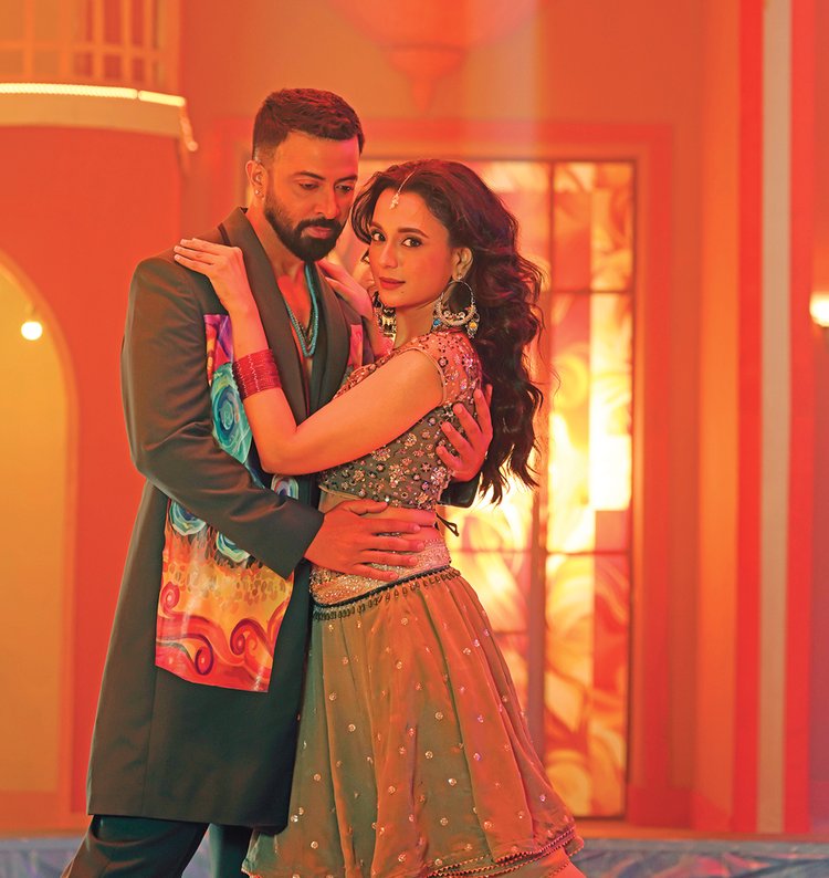 ‘তাণ্ডব’ সিনেমায় শাকিব খান ও সাবিলা নূর; ছবি: সংগৃহীত
