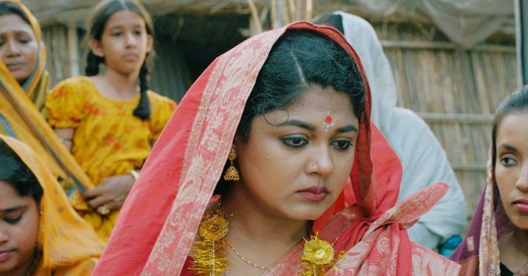 ‘নয়া মানুষ’ সিনেমার দৃশ্যে মৌসুমী হামিদ। ছবি: সংগৃহীত