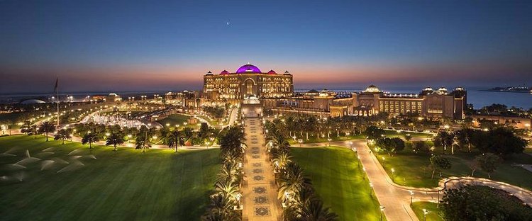 বিলাসিতা আর আধুনিকতার মিশেলে আবুধাবি সব সময়ই পর্যটকদের টানে। ছবি: ট্রিপঅ্যাডভাইজার