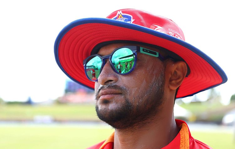 বাংলাদেশের হয়ে খেলতে না পারলেও প্রতিযোগিতামূলক ক্রিকেট থেকে বিচ্ছিন্ন নন সাকিব। বর্তমানে তিনি আইএল টি-টোয়েন্টিতে এমআই এমিরেটসের হয়ে খেলছেন। ছবি: ফেসবুক