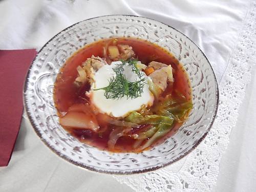 বিটরুট বা গাঁজানো বিটরুটের রস ব্যবহার করে তৈরি করা হয় ইউক্রেনীয় বোরশ। ছবি: ইউনেসকো