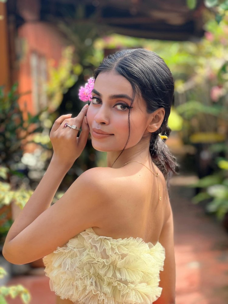 প্রাকৃতিক এই গোলাপি আভা পেতে হলে দীর্ঘদিন ধরে ধৈর্য নিয়ে ত্বকের যত্ন নিতে হবে। মডেল: এফা তাবাসসুম, ছবি: সংগৃহীত