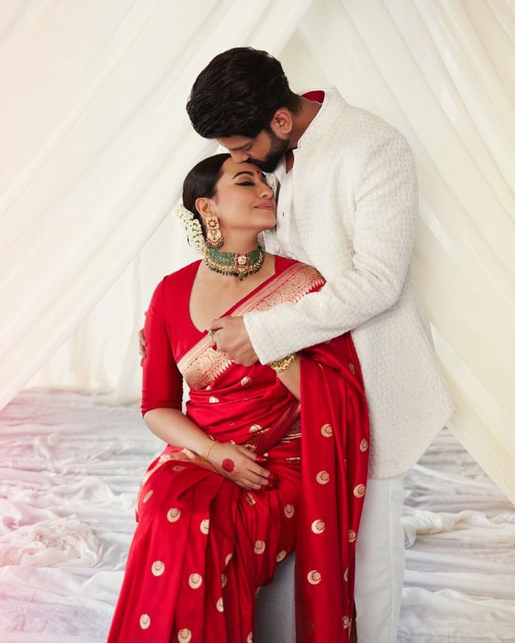 বিয়ের আগে সোনাক্ষী–জাহির কেউ নিজেদের সম্পর্কের ব্যাপারে মুখ খোলেননি। ছবি: ফেমিনা