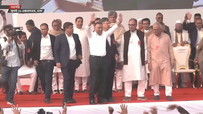 জুলাই ৩৬ এক্সপ্রেসওয়ের সংবর্ধনা মঞ্চে পৌঁছে গেছেন তারেক রহমান