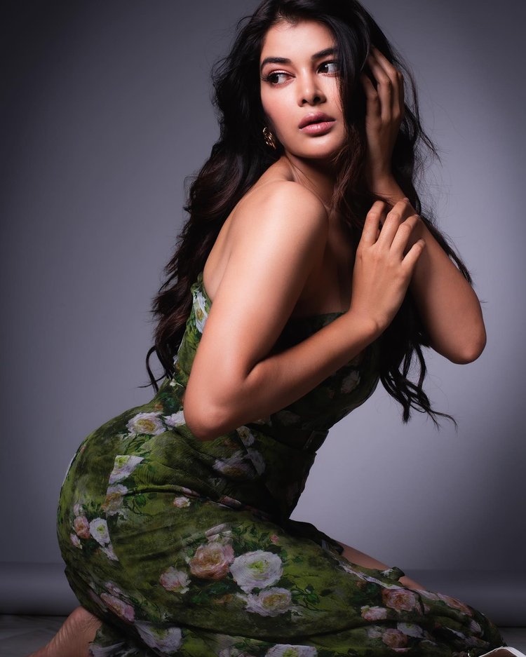 মন ফুরফুরে রাখতেও তিনি জিমে পর্যাপ্ত সময় কাটান। ছবি: ফেসবুক