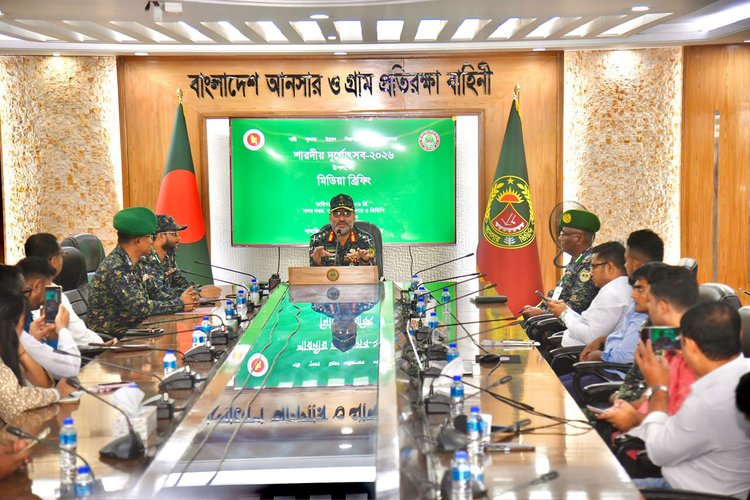 আনসার-ভিডিপি সদর দপ্তরে মিডিয়া ব্রিফিংয়ে বক্তব্য রাখছেন মহাপরিচালক মেজর জেনারেল আবদুল মোতালেব সাজ্জাদ মাহমুদ। ছবি: আজকের পত্রিকা