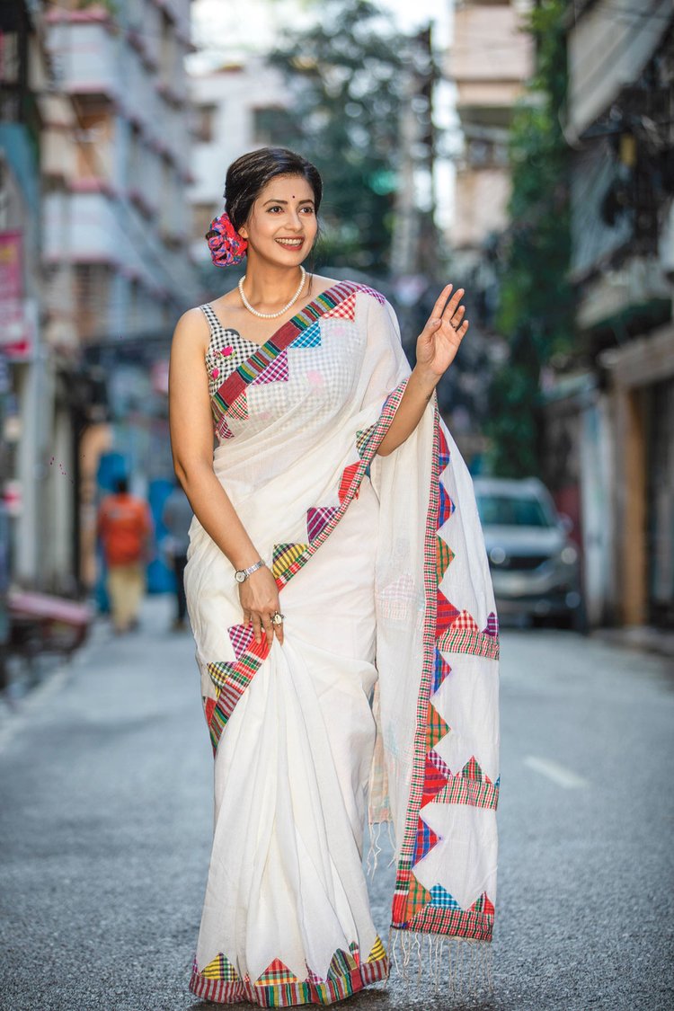 মডেল: অদিতি শাড়ি: গোধূলীয়া। ছবি: হাসান রাজা