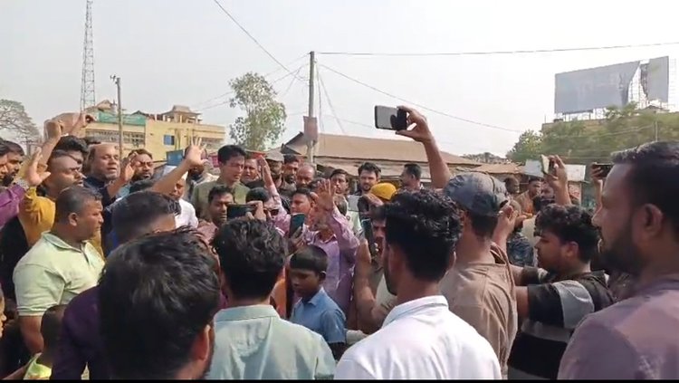 সড়ক অবরোধ।। ছবি: সংগৃহীত