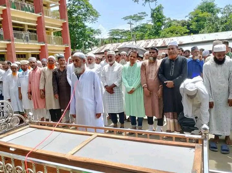 জানাজায় মানুষের ঢল । ছবি: সংগৃহীত