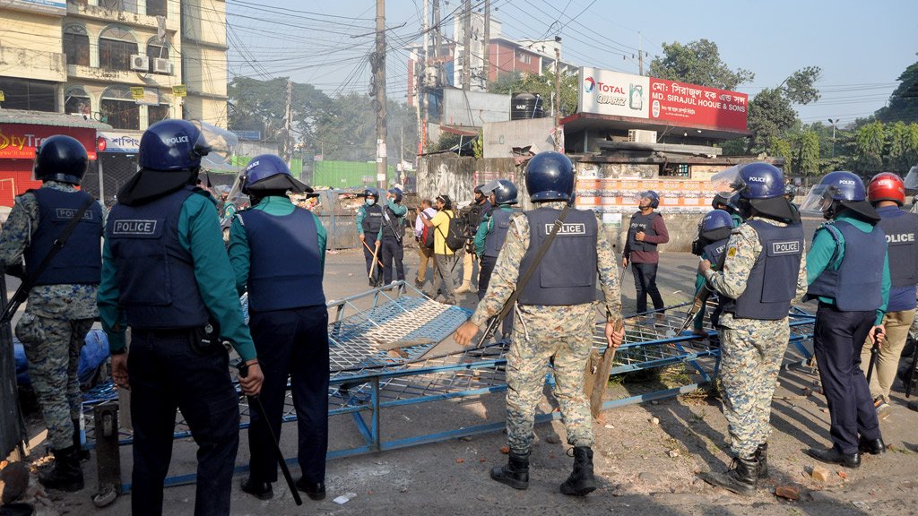 ইসকনের সাবেক নেতা চিন্ময়ের জামিন নামঞ্জুর, সহিংসতার পর দিনভর উত্তপ্ত চট্টগ্রাম