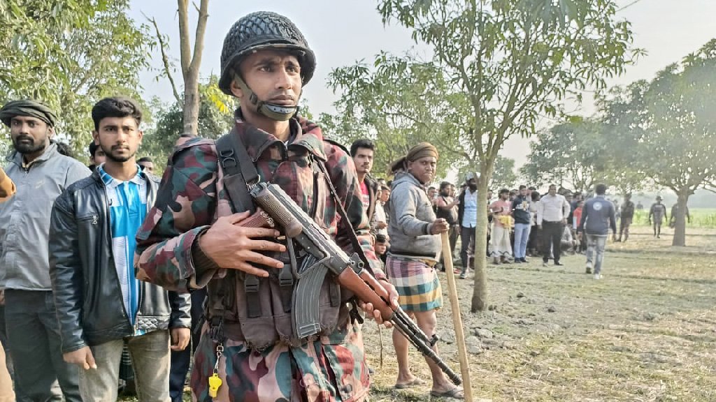 চাঁপাইনবাবগঞ্জ সীমান্তে ভারত ও বাংলাদেশের গ্রামবাসীর মধ্যে সংঘর্ষ