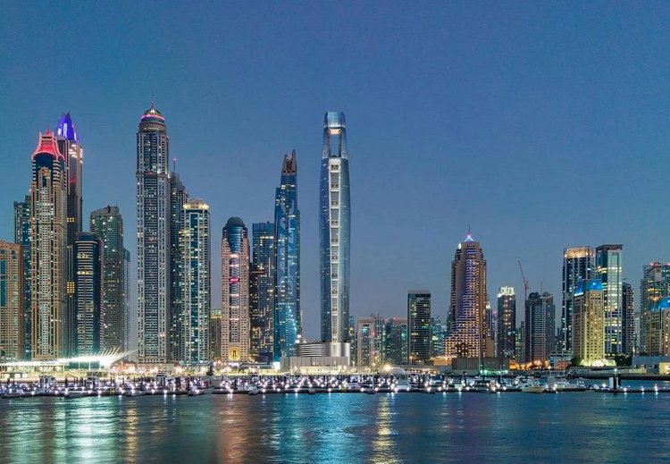 অন্যান্য আকাশচুম্বী দালানের সঙ্গে দাঁড়িয়ে আছে ইন্টারকন্টিনেন্টাল হোটেলস গ্রুপের ভিনটেজ কালেকশন বিশ্বের সবচেয়ে উঁচু হোটেল সিয়েল দুবাই মেরিনা। ছবি: আইএইচজি