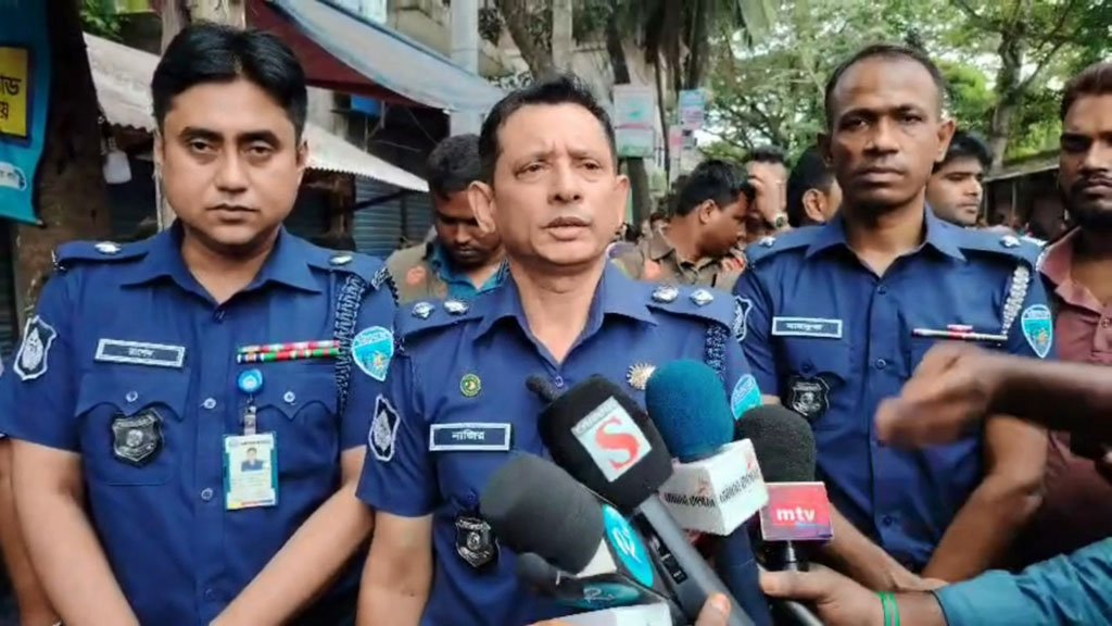 আইন নিজের হাতে তুলে নেওয়া কোনোভাবেই গ্রহণযোগ্য নয়: কুমিল্লার এসপি