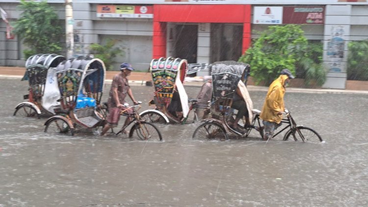 ছবিটি চট্টগ্রামের আগ্রাবাদ বাণিজ্যিক এলাকা থেকে তোলা। ছবি: আজকের পত্রিকা
