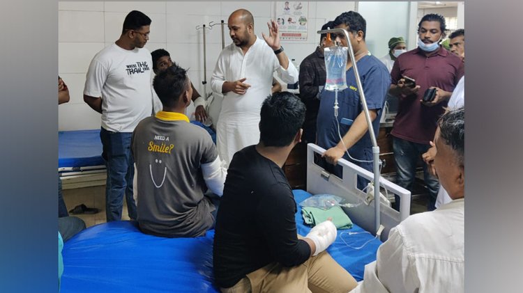 গ্যাস বেলুন বিস্ফোরণে দগ্ধ ব্যক্তিরা বার্ন ইনস্টিটিউটে চিকিৎসা নেন। ছবি: আজকের পত্রিকা