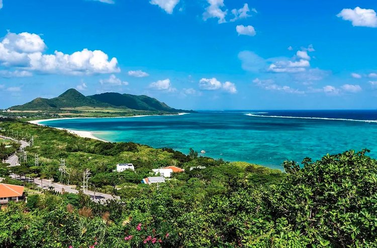 ওকিনাওয়া দ্বীপপুঞ্জটি মনোরম প্রাকৃতিক দৃশ্যে সমৃদ্ধ। তাই একে জাপানের হাওয়াই নামে ডাকা হয়। ছবি: ভিজিট ওকিনাওয়া জাপান