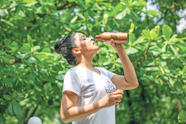 ঈদের ছুটি কাটিয়েই সরাসরি কঠিন বা অ্যাডভান্স যোগাসনের অনুশীলন শুরু করা ঠিক নয়। এলিজা চৌধুরী। ছবি: হাসান রাজা