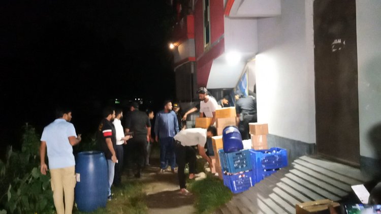 ফরিদপুরে এনসিপি নেতার অবৈধ ওষুধ কারখানায় যৌথ বাহিনীর অভিযান। ছবি: সংগৃহীত