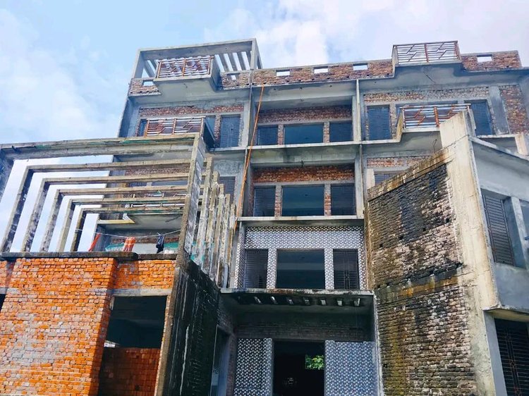 মুন্সিগঞ্জের গজারিয়া উপজেলার গুয়াগাছিয়ায় মেঘনার তীরে সম্প্রতি অস্থায়ী পুলিশ ফাঁড়িটি চালু করা হয়। ছবি: সংগৃহীত