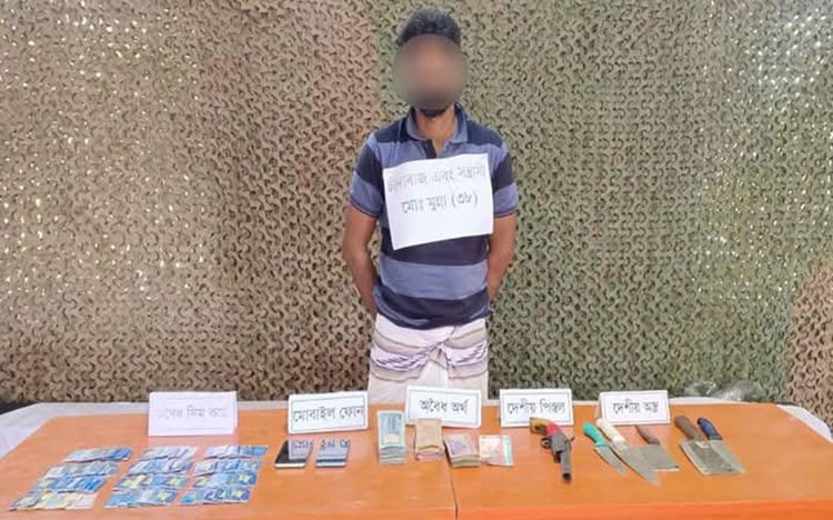 চট্টগ্রামের বোয়ালখালী থানা এলাকায় পরিচালিত অভিযানে গ্রেপ্তার আসামিরা। ছবি: আইএসপিআর