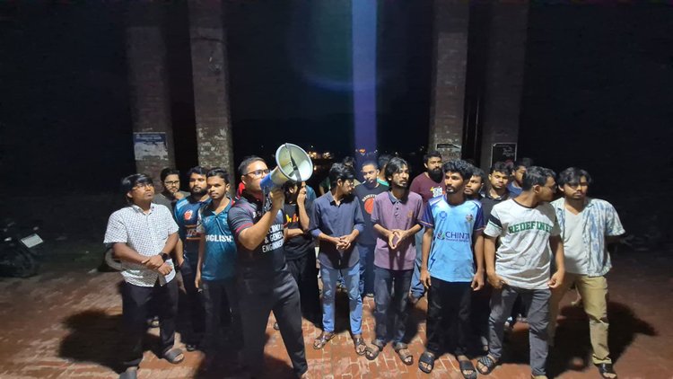 শিক্ষার্থীদের বিক্ষোভ। ছবি: আজকের পত্রিকা
