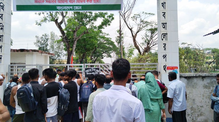 চাকরিপ্রত্যাশীদের বিক্ষোভ। ছবি: আজকের পত্রিকা