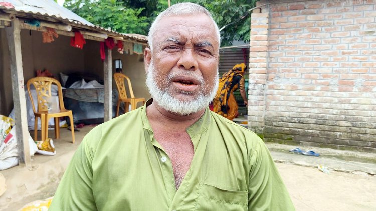 ওয়ার্ড বিএনপির সভাপতি আব্দুল্লাহ মন্ডল। ছবি: আজকের পত্রিকা