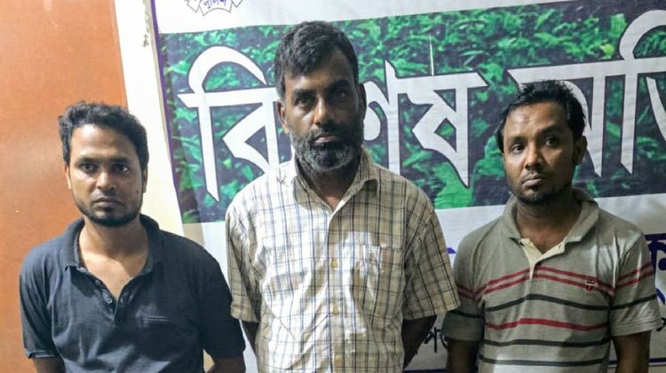 যুবদল নেতা মো. আব্দুল হাই কায়সারসহ অপর দুই জন। ছবি: সংগৃহীত