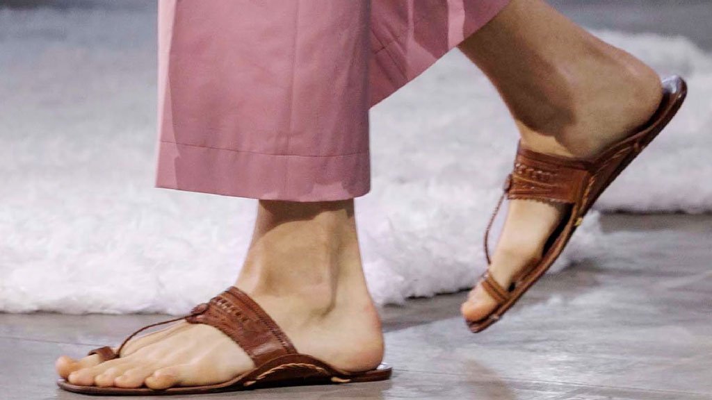 কয়েক শ রুপির স্যান্ডেল লাখ টাকায় বিক্রি করছে প্রাডা, স্বীকার করে বিবৃতি