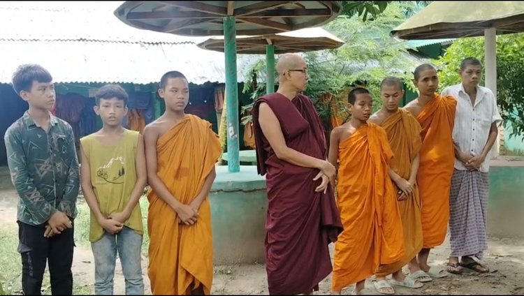 অনির্দিষ্টকালের জন্য বিহার বন্ধ রাখার সিদ্ধান্ত নিয়েছে রাখাইন সম্প্রদায়। ছবি: আজকের পত্রিকা
