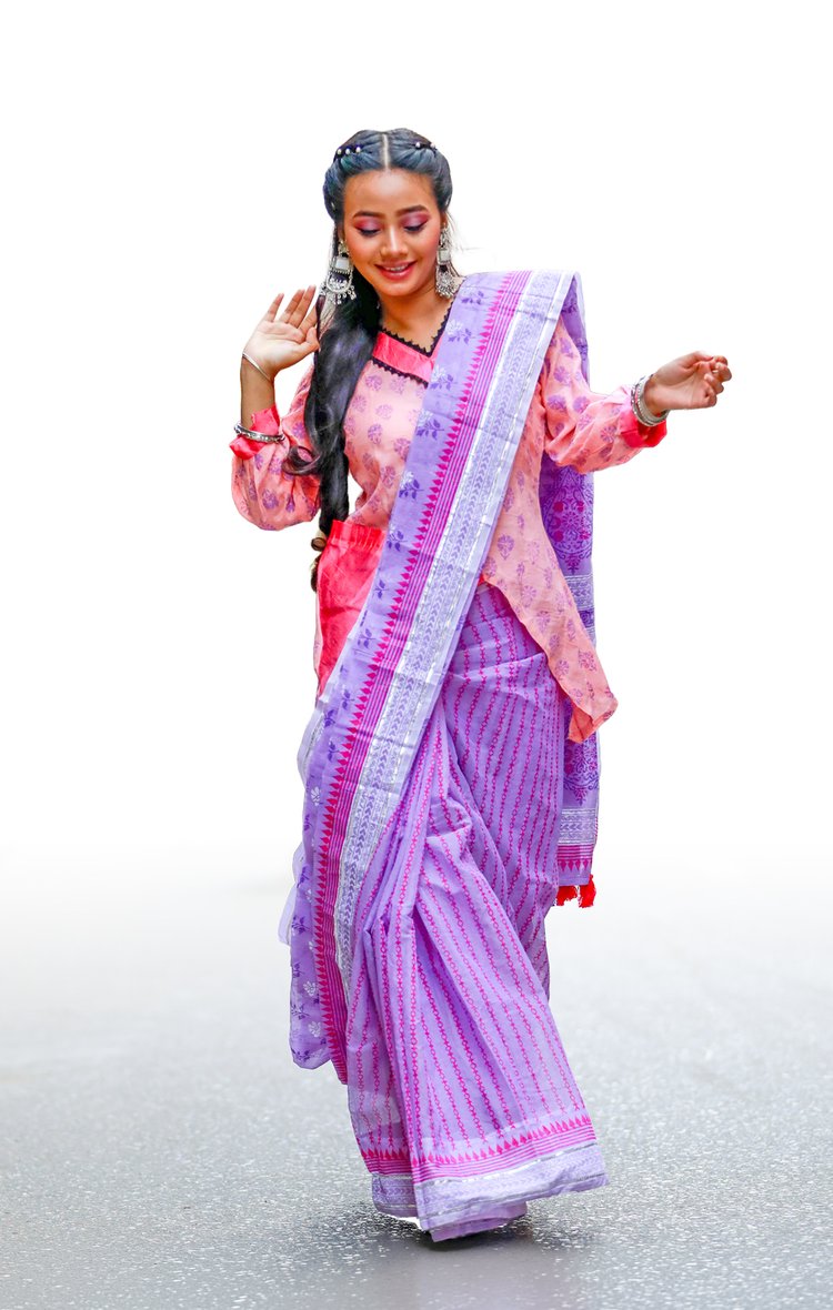 মডেল: প্রিতী, পোশাক: অন ক্লাউড নাইন অ্যান্ড হাফ, মেকআপ: নিউ রেড, ছবি: হাসান রাজা