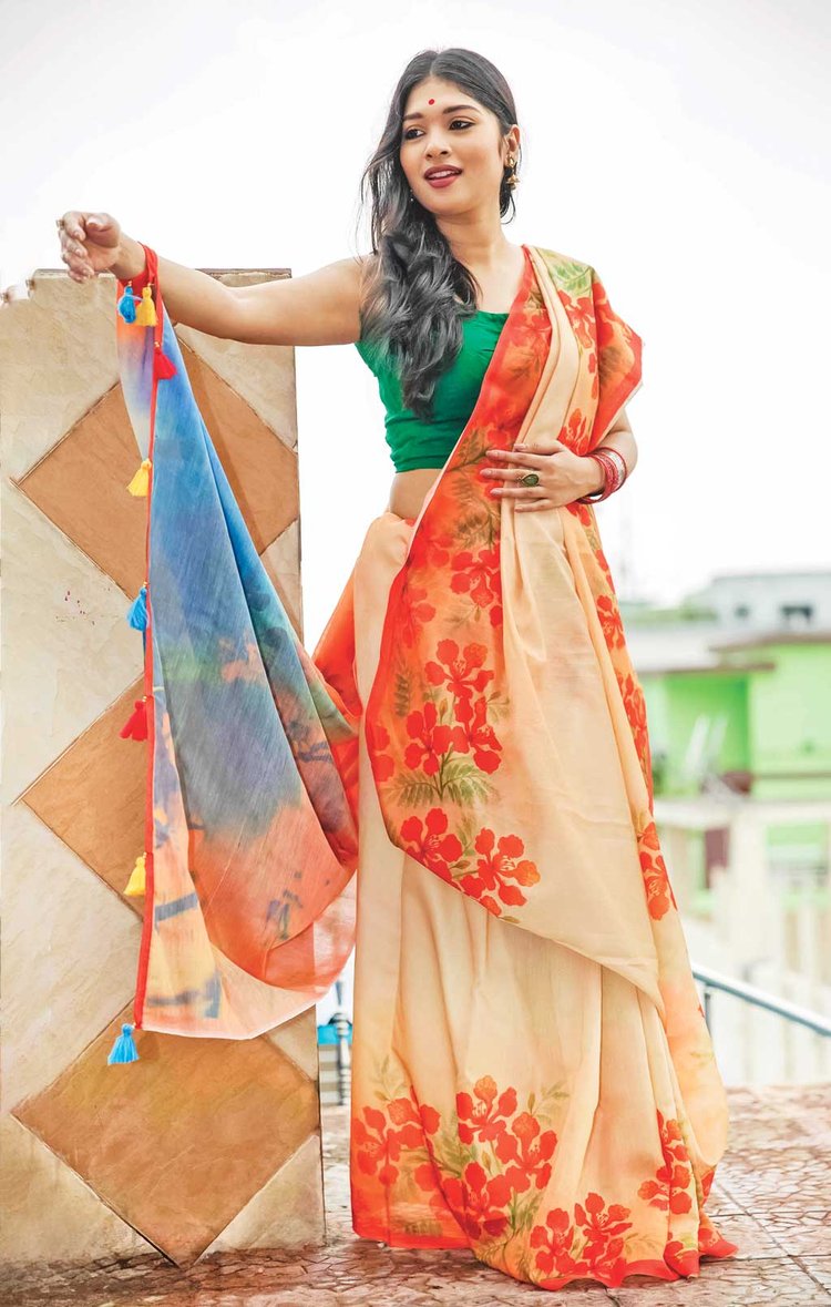 মডেল: মার্শিয়া, পোশাক: হরিতকী, ছবি: হাসান রাজা