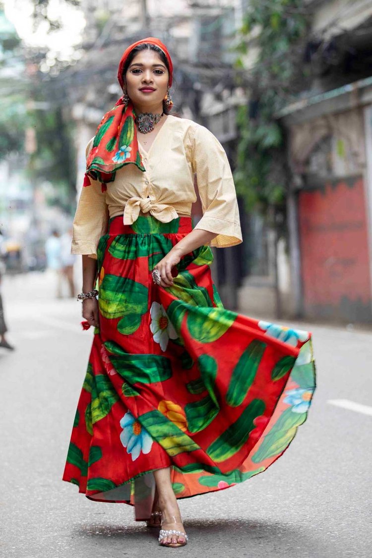 মডেল: মার্শিয়া, পোশাক: হরিতকী, ছবি: হাসান রাজা