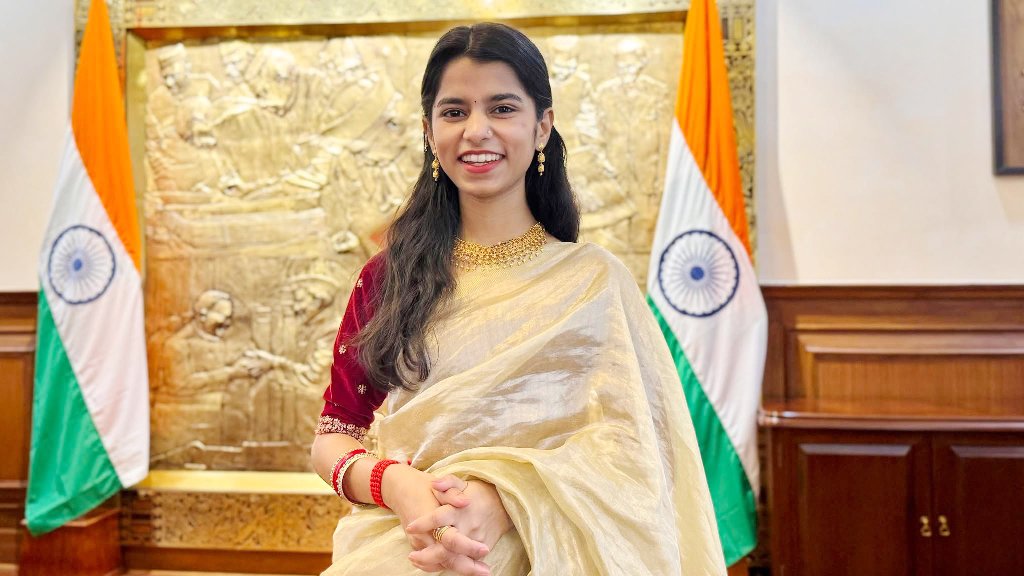 মোদিভক্ত মৈথিলী ঠাকুরের আশাপূরণ, বিহারে মনোনয়ন দিল বিজেপি