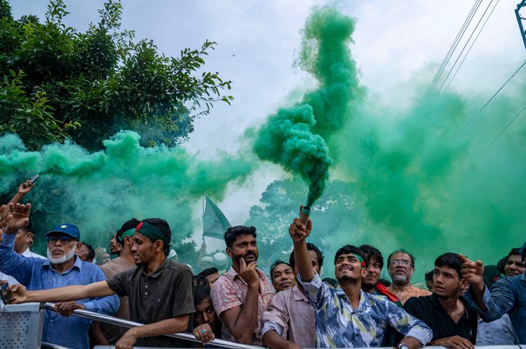 রাজধানীর মানিক মিয়া অ্যাভিনিউতে ‘জুলাই পুনর্জাগরণ অনুষ্ঠানমালা’ উদ্‌যাপন অনুষ্ঠানে ছাত্র-জনতা।