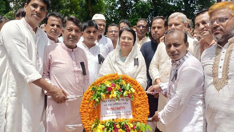 সাবেক মন্ত্রী হারুনার রশিদ খান মুন্নুর নবম মৃত্যুবার্ষিকীতে কবরে ফুল দিয়ে শ্রদ্ধা নিবেদন। ছবি: সংগৃহীত