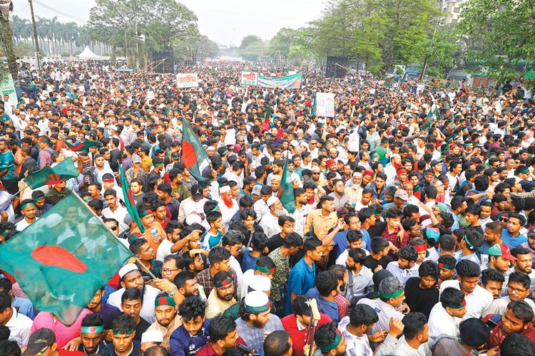 আত্মপ্রকাশ ঘটেছে বৈষম্যবিরোধী আন্দোলনে নেতৃত্ব দেওয়া নেতা-কর্মীদের নতুন রাজনৈতিক দলের। সে অনুষ্ঠানে ঢল নেমেছিল ছাত্র-জনতার। গতকাল রাজধানীর মানিক মিয়া অ্যাভিনিউয়ে। ছবি: মেহেদী হাসান