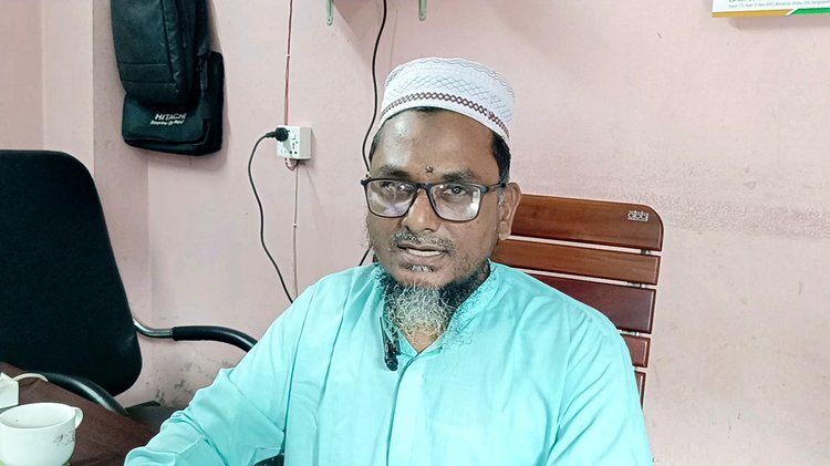 ভুক্তভোগী ‘বিশ্বাস অ্যাগ্রো ফিশারিজ’-এর ডেপুটি জেনারেল ম্যানেজার মো. আনোয়ার হোসাইন। ছবি: আজকের পত্রিকা