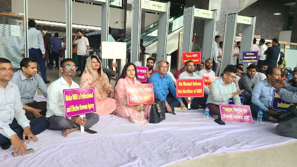 কর্মবিরতি চলছে, অচল রাজস্ব কার্যক্রম